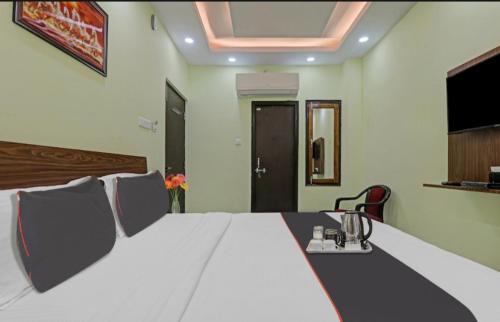 East of Kailash Hotel | QOTEL HOTEL, Lotus Temple