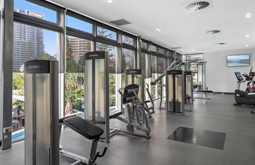 Surfers Paradise Apartment | QTower 2BR Apt Pool & Gym, 6 Guests, Beach Walk