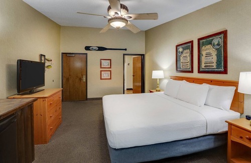 Moline Hotel | Quad Cities Charm | Pantry & Outdoor Patio Access, Next to Bike Path
