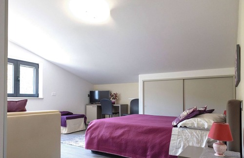 Campolattaro Hotel | Quadruple Room Delux - Bedroom with lake view