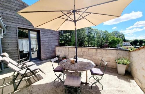 Jarnac Apartment | QUAI 3 loft moderne et lumineux les pieds dans l'eau
