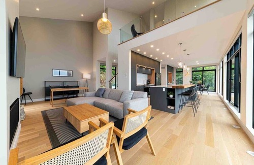 Les Eboulements Ski Chalet | Quai Perché - Forest Escape, River views & Hot Tub