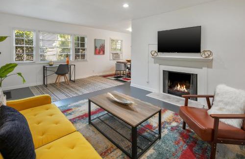 Venice Canals Apartment | Quaint 1BD 1BA Bungalow