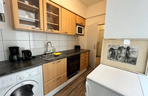 Simmering Apartment | Quaint 1BR in Simmering -Well-suited for Longstays