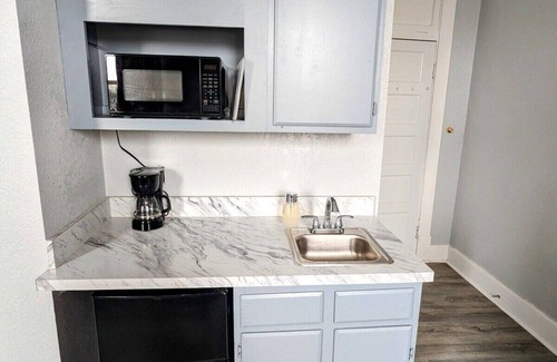 Robinson Apartment | Quaint 1BR with Kitchenette