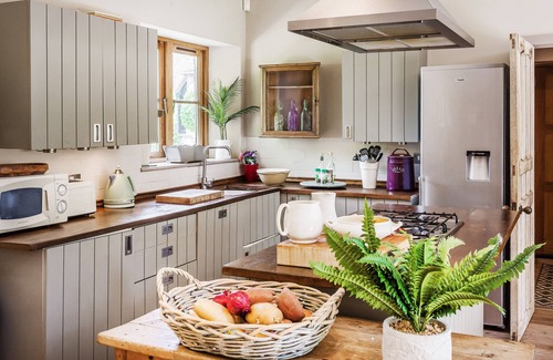 Godalming House | Quaint 2 bed historical cottage in stunning English countryside