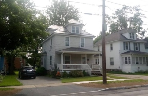 Palmyra House | Quaint 3 bedroom house in the heart of Palmyra!