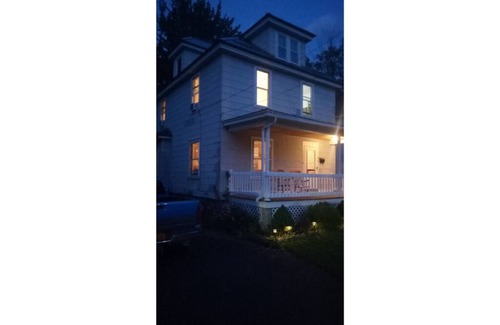 Palmyra House | Quaint 3 bedroom house in the heart of Palmyra!