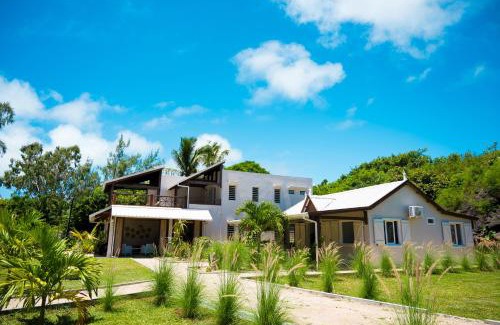 Grand Gaube Apartment | Quaint 3BDR Apt in Melville Public Beach w pool