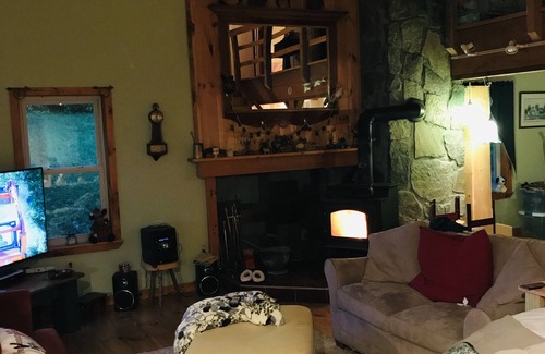 Townshend House | Quaint 4 bedroom cabin in the woods of Vermont