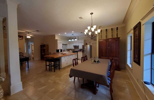 New Ulm Other | Quaint 4 Bedroom Farmhouse near Round Top, New Ulm