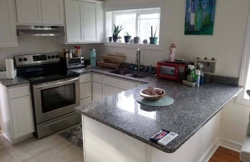 Abingdon Cottage | Quaint Abingdon Cottage Downtown 420 East Valley Street