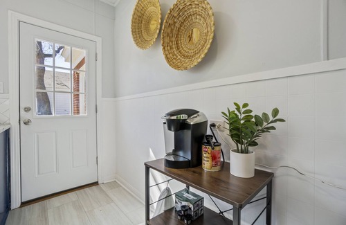 Weatherford House | Quaint and Cozy Historic Home in Downtown Weatherford