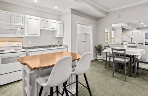 Maple Hill House | Quaint and Quiet 2 Bed / 1 Bath