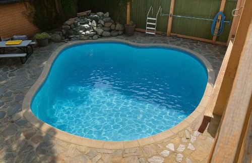 Saanich East Apartment | Quaint Attic Suite w Pool & Deck Access