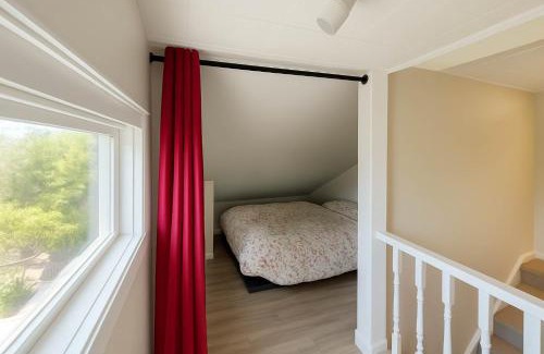 Saanich East Apartment | Quaint Attic Suite w Pool & Deck Access