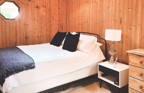 The Bluff Cottage | Quaint beach cottage only 6 minute walk to famous Parlee Beach