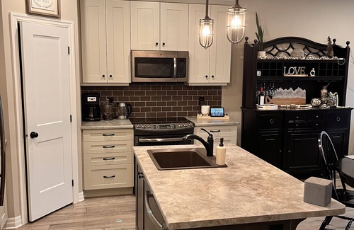 Almonte House | Quaint bungalow in a quaint artsy little town with a river running through it!