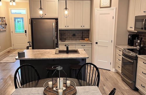 Almonte House | Quaint bungalow in a quaint artsy little town with a river running through it!