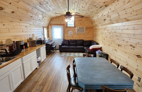 Dry Ridge Cabin | Quaint Cabin - 8 minutes from Ark Encounter!nCountry setting, near town!