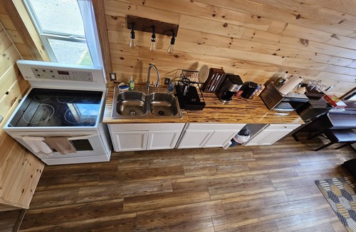 Dry Ridge Cabin | Quaint Cabin - 8 minutes from Ark Encounter!nCountry setting, near town!