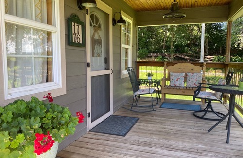 Springdale Cabin | Quaint cabin in foothills of the Ozarks - quick access to Fayetteville and NWA!