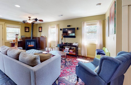 Eureka Springs Cabin | Quaint cabin on Beaver Lake with kayaks, hot tub, firepits, wood stove, grill