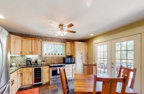 Eureka Springs Cabin | Quaint cabin on Beaver Lake with kayaks, hot tub, firepits, wood stove, grill