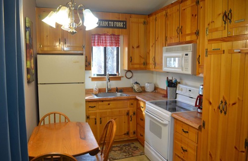 Sautee Nacoochee Cabin | Quaint cabin w/hot tub-10 min from Helen!