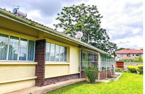 Gweru Cabin | Quaint cabin with WiFi in charming Gweru