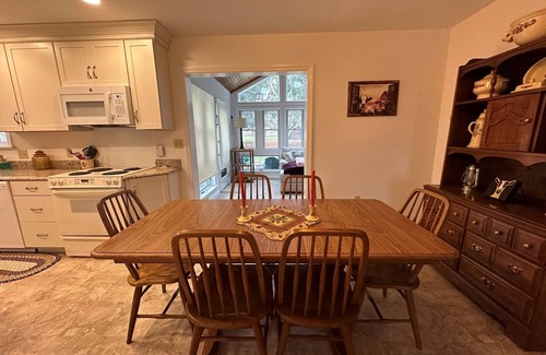 Elm House | Quaint Cape Cod attached home nestled atop a hill near Speedwell Forge Lake