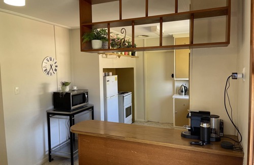 Yarralumla House | Quaint & Cosy Stay in leafy prestigious suburb