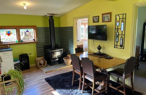 Motueka Valley Apartment | Quaint Country Cottage