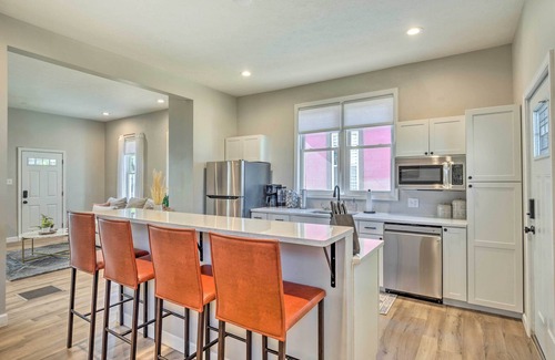 Near Eastside House | Quaint + Cozy Indianapolis Getaway w/Yard!