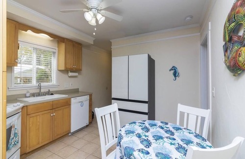 St. Augustine House | Quaint Downtown Cottage ~ Free Private Parking!