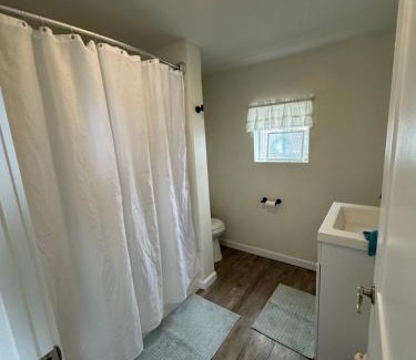 Bliss Corner House | Quaint, family friendly Beach house for 4