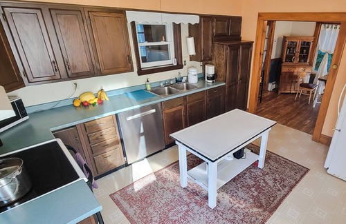 Island Falls House | Quaint Farmhouse on ATV Trails - High Speed WiFi!