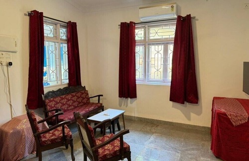 Sernabatim Villa | Quaint Goan Villa With Compounded Garden Space