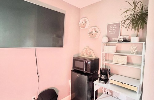 Haltom City Apartment | Quaint Guest Suite Pet-Friendly Central Location DFW Large Yard 2BR/1BA