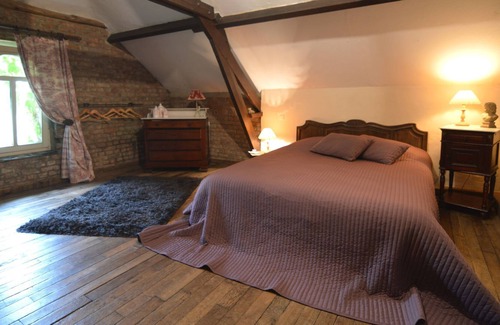 Bievre House | Quaint Holiday Home in Bièvre with Terrace