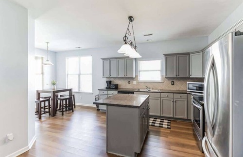 Harvest House | Quaint homey cottage style home in Harvest