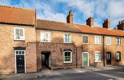 Barton-upon-Humber House | Quaint listed home in Barton