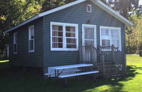 Frontenac Cottage | QUAINT LITTLE COTTAGE with SPECTACULAR VIEW right on the St. Lawrence River