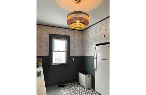 Meadville Apartment | Quaint Pet Friendly 2 Bed Apartment Downtown