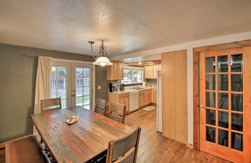 Priest River Cabin | Quaint Priest Lake Cabin w/Patio < 1 Mi to Lake!