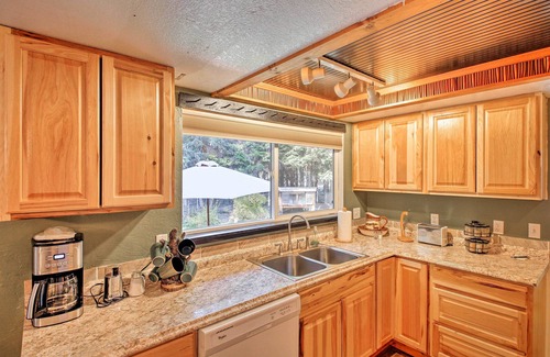 Priest River Cabin | Quaint Priest Lake Cabin w/Patio < 1 Mi to Lake!