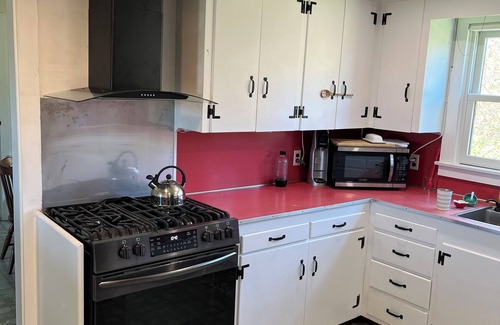 Chilmark House | Quaint & Quiet Quitsa: 3-bedroom house with WiFi, AC in peaceful Chilmark