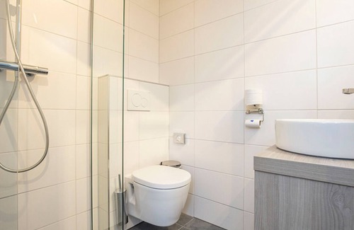 Eerbeek Hotel | Quaint Retreat for Two Near with Easy Cycling Routes Nearby - 3 Units