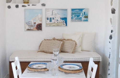 Exo Gonia Villa | Quaint Santorini Villa | Blue House | 1 Bedroom