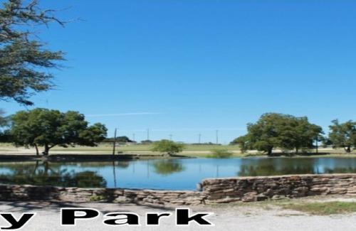 Copperas Cove House | Quaint SFR close to City Park and 15 minutes from Fort Hood
